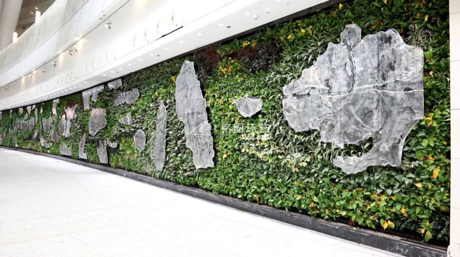 高铁站大厅垂直绿化植物墙案例