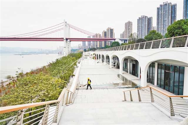 九龙坡垂直绿化通道直达江滩，让市民亲近长江